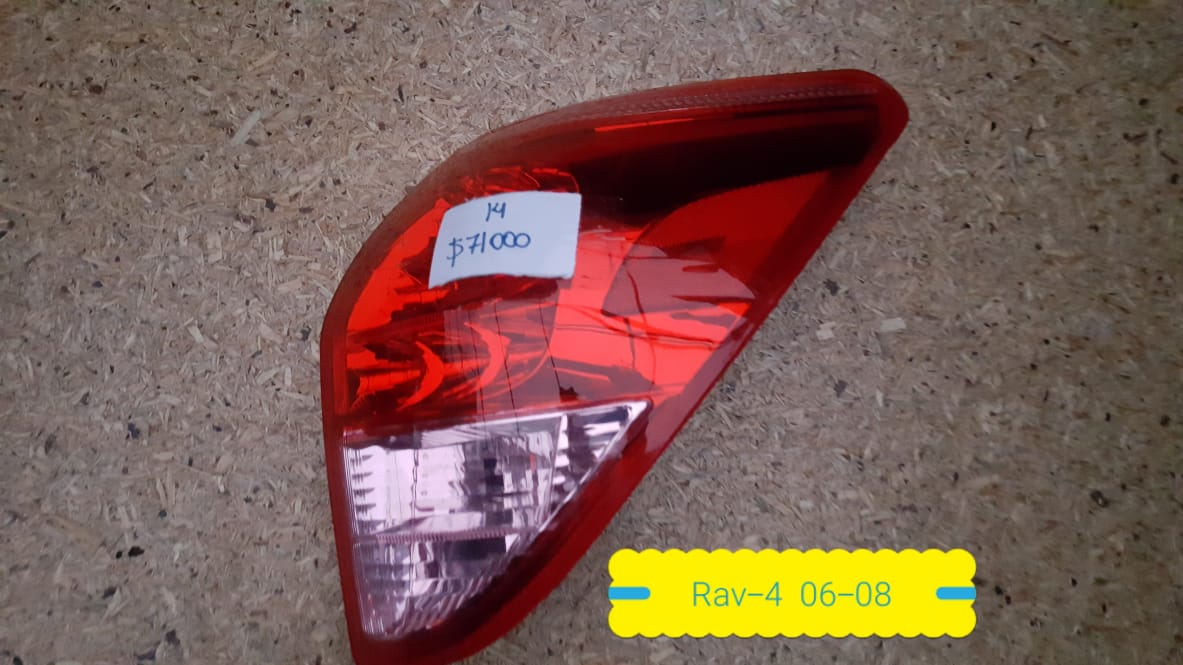 FARO POSTERIOR DERECHO TOYOTA RAV-4 2006 AL 2008